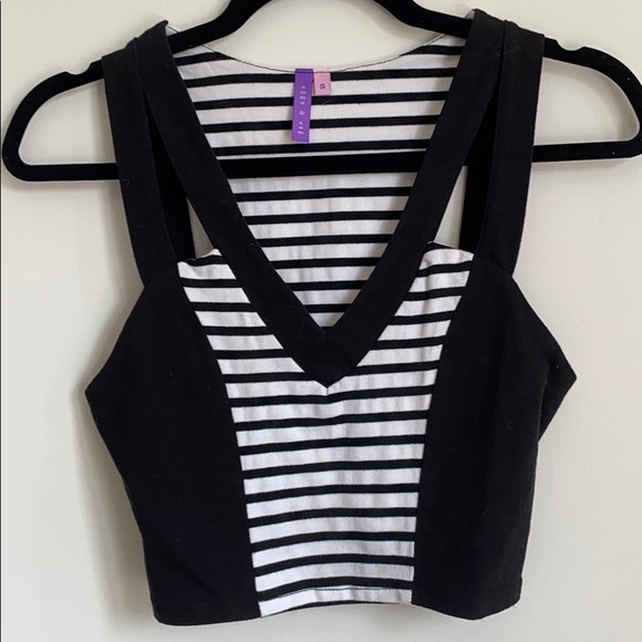 2/$40 LF Crop Top - Picture 1 of 5
